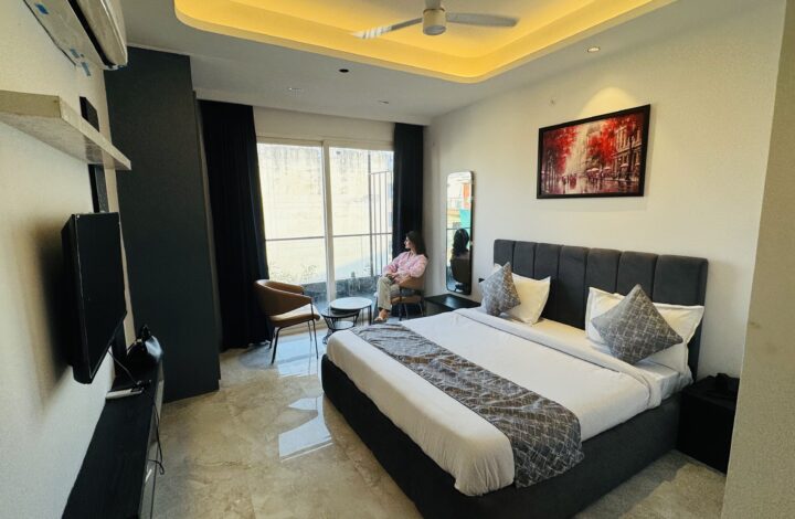 Room with balcony mini fridge (Reebah Grande)