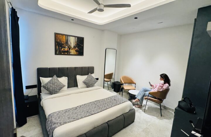 Room without balcony window mini fridge (Reebah Grande)